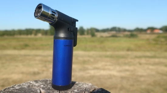 Promo ???? Yourpyro.nl Yourpyro - Quattro Torch - 4 Vlammen - Aansteker Met Stormvlam - Navulbaar - Vuurwerk ???? 2 Promo ???? Yourpyro.nl Yourpyro - Quattro Torch - 4 Vlammen - Aansteker Met Stormvlam - Navulbaar - Vuurwerk ???? - Afbeelding 2