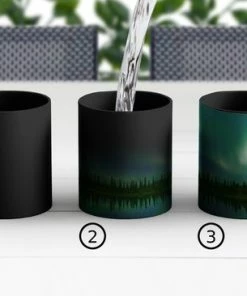 Goedkoop ???? OneMillionMugs Magische Mok - Foto Op Warmte Mokken - Koffiemok - Noorderlicht - Bomen - Water - Alaska - Magic Mok - Beker - 350 ML - Theemok - Sinterklaas Decoratie - Uitdeelcadeautjes Voor Kinderen - Schoencadeautjes Sinterklaas ✨ -Bourgogne Shop 550x366 16