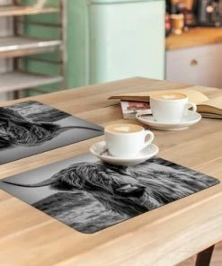 Aanbiedingen ✔️ KitchenYeah Placemat - Placemats Kunststof - Schotse Hooglander - Natuur - Koe - Zwart - Wit - 45x30 Cm - 6 Stuks - Hittebestendig - Anti-Slip - Onderlegger - Afneembaar ???? -Bourgogne Shop 550x366 88