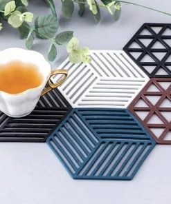 Goedkoop ⭐ DB Onderzetters (2 Stuks) - Multifunctioneel - Siliconen - Accessoires - Glas Onderzetters - Zeshoekig - Hip Design - Zwart ✔️ -Bourgogne Shop 550x388 2