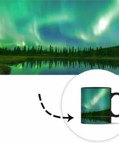 Goedkoop ???? OneMillionMugs Magische Mok - Foto Op Warmte Mokken - Koffiemok - Noorderlicht - Bomen - Water - Alaska - Magic Mok - Beker - 350 ML - Theemok - Sinterklaas Decoratie - Uitdeelcadeautjes Voor Kinderen - Schoencadeautjes Sinterklaas ✨ -Bourgogne Shop 550x520