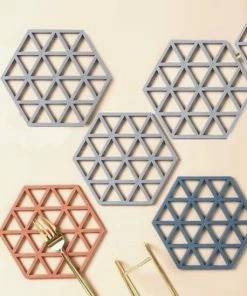 Goedkoop ⭐ DB Onderzetters (2 Stuks) - Multifunctioneel - Siliconen - Accessoires - Glas Onderzetters - Zeshoekig - Hip Design - Zwart ✔️ -Bourgogne Shop 550x549 7