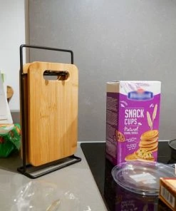 Beste Pirce ???? Luxe Snijplankenset Met Houder Van In Round – 4 Snijplanken – Houten Snijplank Rechthoek – Zwart Metalen Houder – Bamboe Hout – Serveerplank Hakblok Broodplank – Ontbijtplankjes Set – Cutting / Chopping Board – Keukengerei – Snijplankje – Borrelplank ???? -Bourgogne Shop 550x550 568