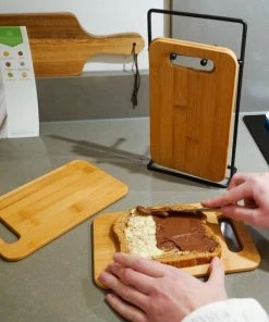 Beste Pirce ???? Luxe Snijplankenset Met Houder Van In Round – 4 Snijplanken – Houten Snijplank Rechthoek – Zwart Metalen Houder – Bamboe Hout – Serveerplank Hakblok Broodplank – Ontbijtplankjes Set – Cutting / Chopping Board – Keukengerei – Snijplankje – Borrelplank ???? -Bourgogne Shop 550x550 569