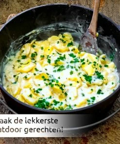 Groothandel ???? IRONO Dutch Oven - Pan Gietijzer - 14 Liter - Gietijzeren Pan BBQ 4-delig - Multifunctionele Kookset - Braadpan Gietijzer Met Deksellifter - Bakpan - Kookpan - Outdoor Cooking ???? -Bourgogne Shop 550x550 739