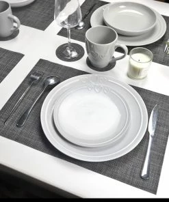 Gloednieuw ???? De Millennials Duurzame Placemats 6+6 (gratis Coaster) - Zwart- Decoratie - Hittebestendig - Makkelijk Schoon - Fijngeweven PVC - Herbruikbare - Keukenaccessoires - Cadeau ????